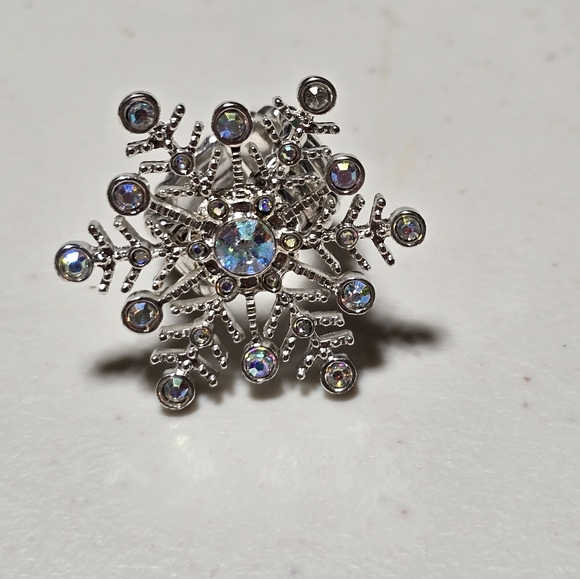 Strechy Snow Flake Blingy Ring L4 Pre Owned - Picture 4 of 4